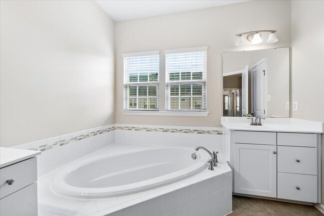 Building Photo - 6026 Forum Sq