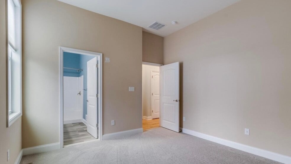 Building Photo - 33916 Darlington St