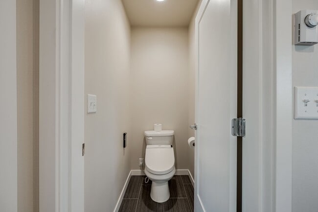 Building Photo - 700 Springside Ln