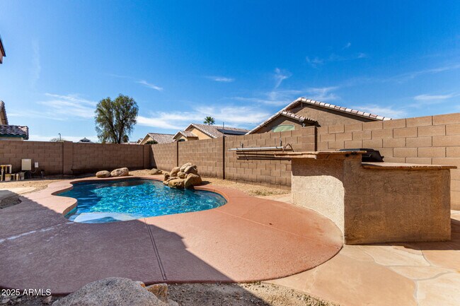 Building Photo - 15820 W Monroe St