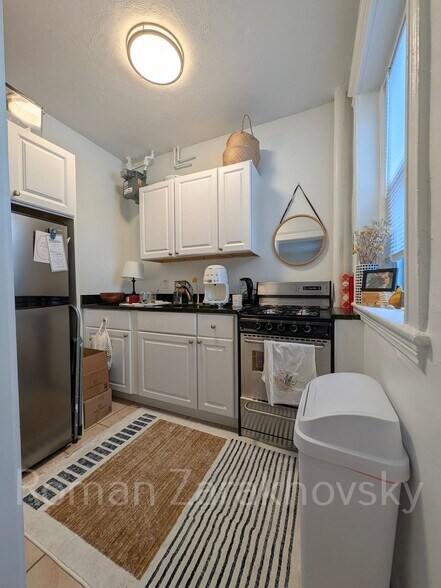 Building Photo - 74 Brainerd Rd