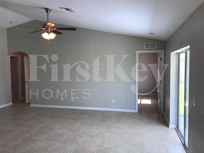 Building Photo - 2512 NW 24th Terrace