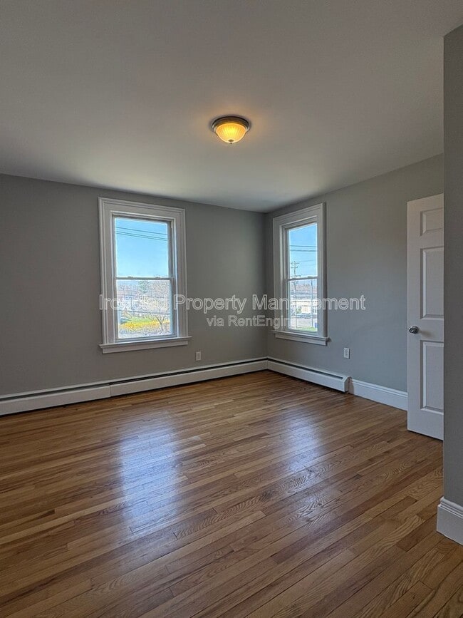 Building Photo - 818 Pine St