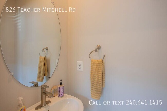 Building Photo - 826 Teacher MItchell Rd