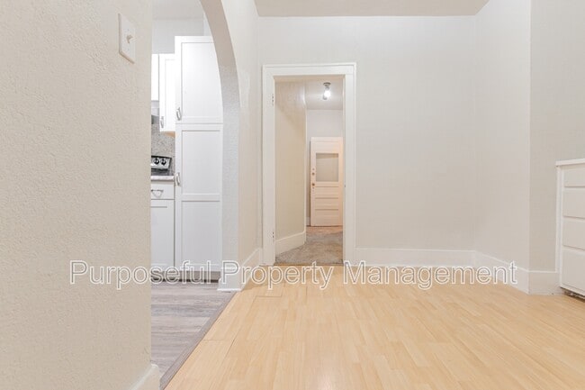 Building Photo - 1420 NW 22nd St