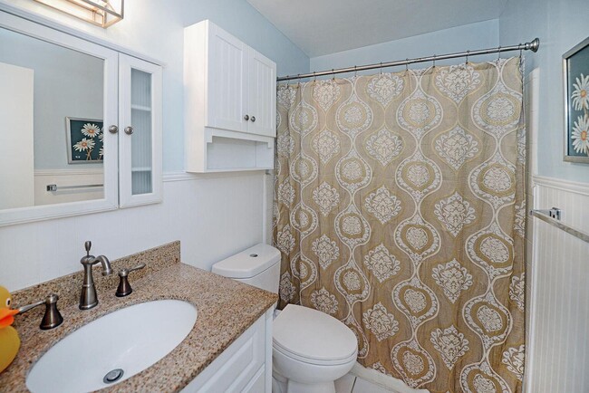 Building Photo - 1001 SE 5th Ave