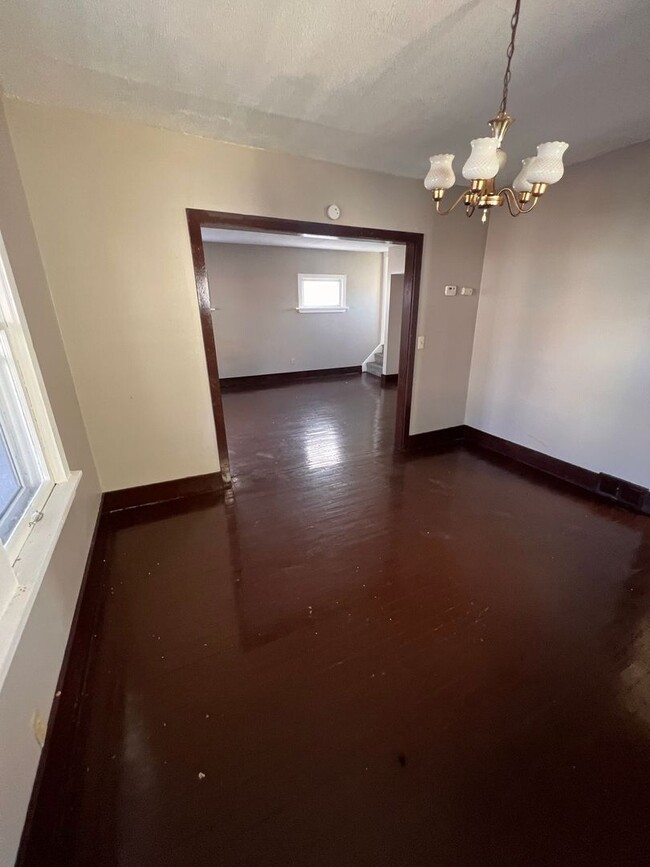 Building Photo - Section 8 Accepted: Affordable 3 Bed, 1.5 ...