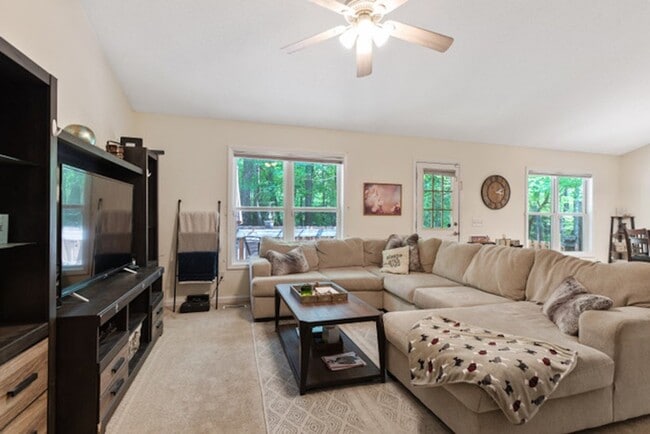 Building Photo - 303 Harbor Trce