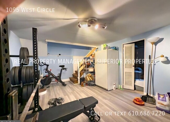 Building Photo - 1095 West Cir