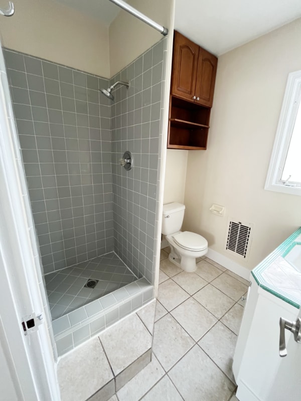 Building Photo - 250 Cliff Dr