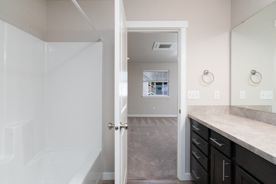 Building Photo - 604 F and S Grade Rd