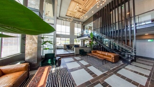 Building Photo - 500 W Trade St