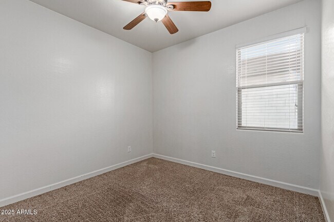 Building Photo - 23759 W Magnolia Dr