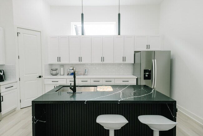 Primary Photo - 7507 Springhill St