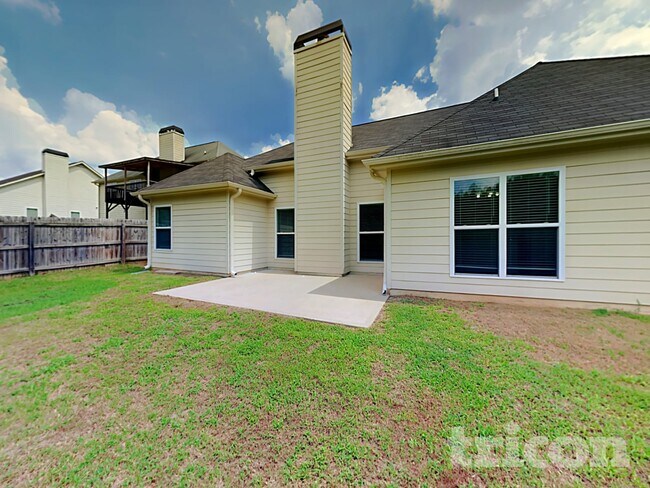 Building Photo - 104 Logan Creek Ct