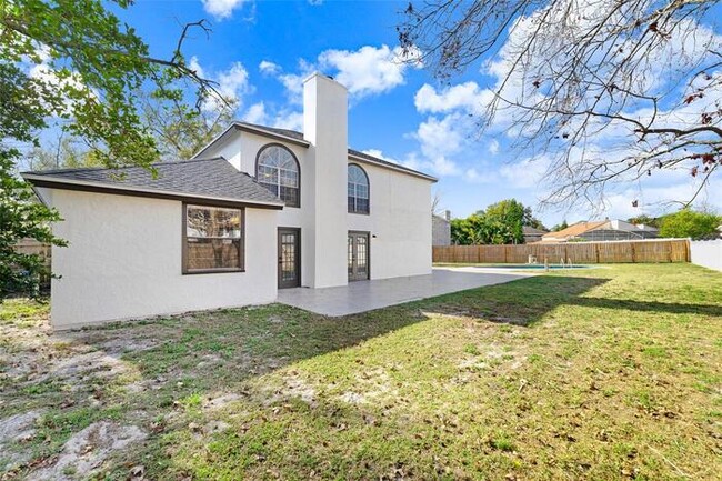 Building Photo - Beautifully Renovated 4/2.5 Pool Home with...