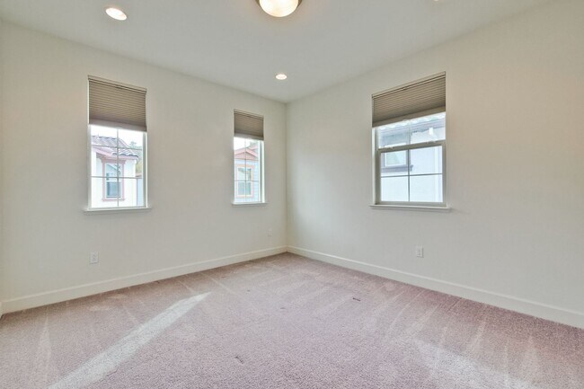 Building Photo - Gorgeous Santa Clara Home with Pool, EV Ho...