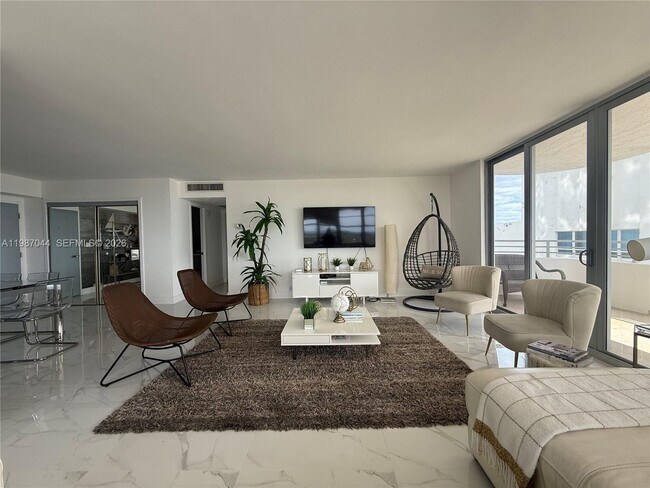 Building Photo - 5555 Collins Ave