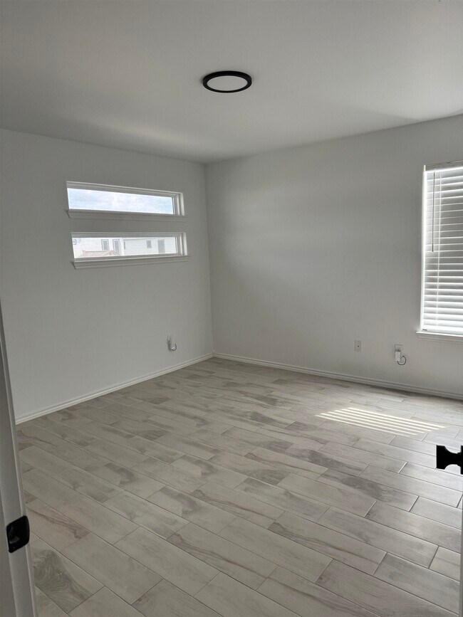 Building Photo - 4214 Gavilan Dr