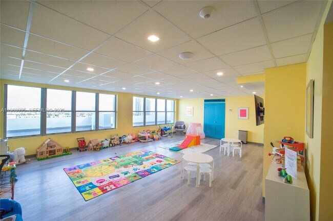 Building Photo - 11 Island Ave