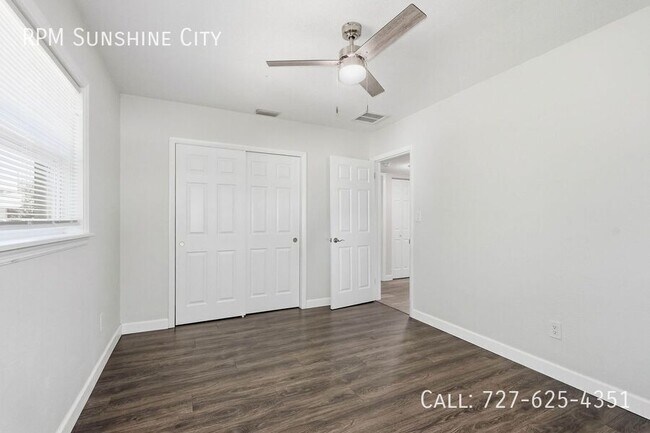 Building Photo - 1713 Valencia Dr E