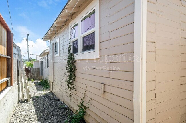 Building Photo - 218 Idora Ave