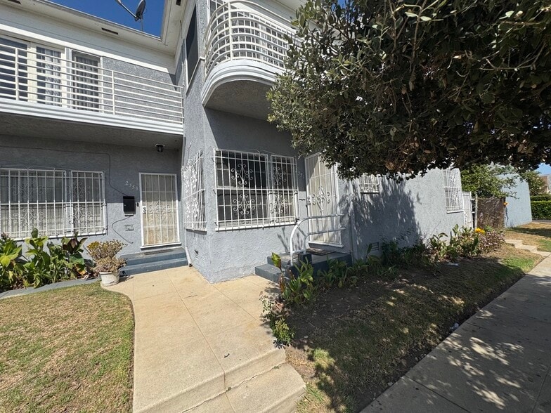 Building Photo - 2551 6th Ave