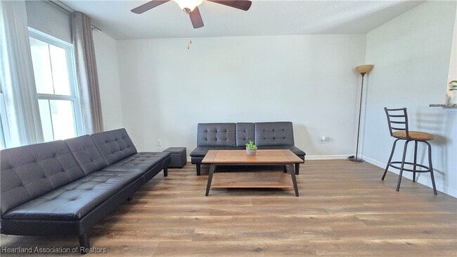 Building Photo - 2909 Mullet Ave