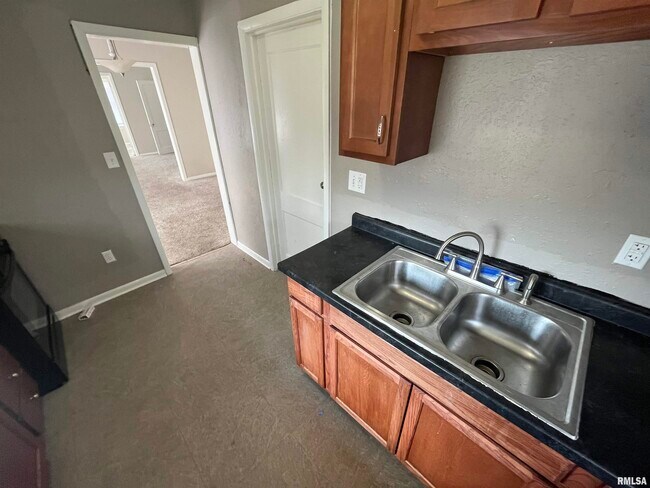 Building Photo - 506 Caroline St