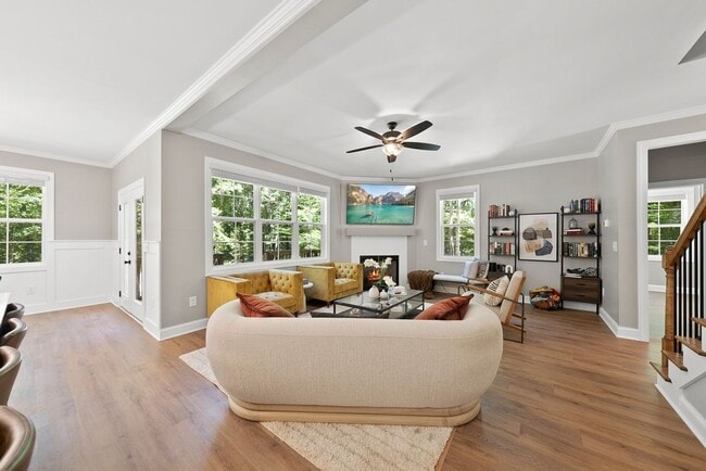 Building Photo - Charming Modern Farmhouse with 3 Bedrooms ...