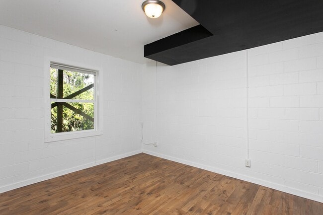 Building Photo - Beautiful and Spacious 5 Bedroom + 3 Bath Home w/ Office close to Downtown!