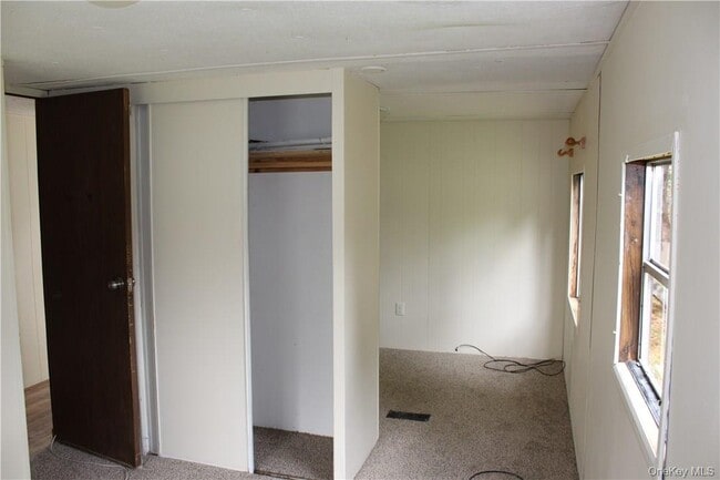 Building Photo - 16 Tanglewood Park Dr