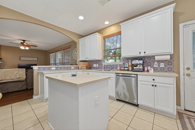 Building Photo - 59 Genesee Ridge Dr