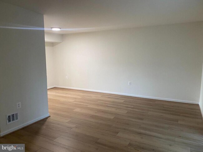 Building Photo - 10175 Irongate Way