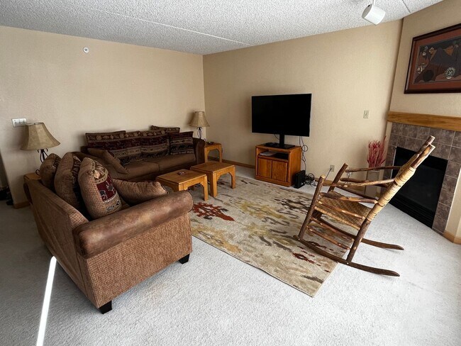 Building Photo - 980 Lakepoint Dr