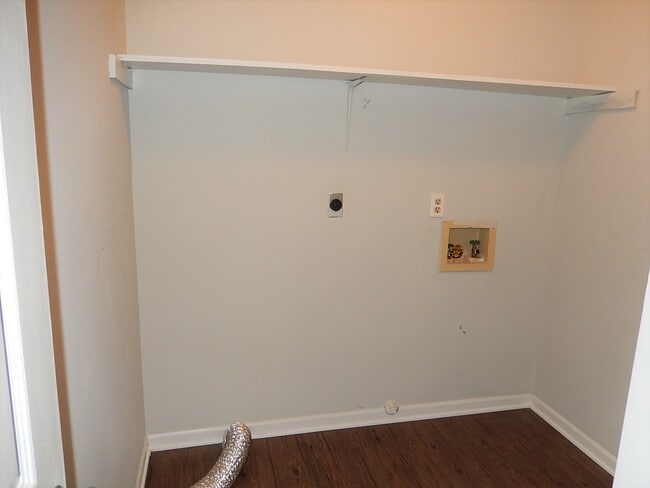 Building Photo - 6720 Glendower Rd
