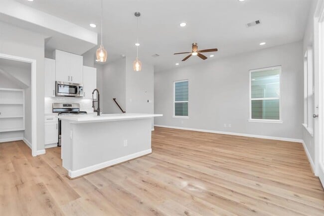 Building Photo - 2357 Hoskins Dr