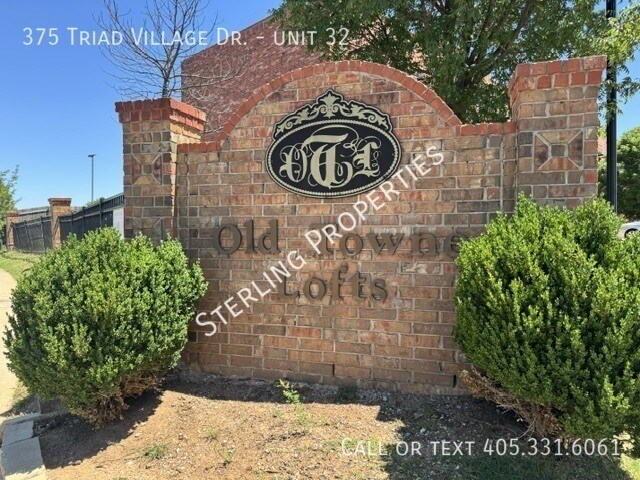 Building Photo - 375 Triad Village Dr