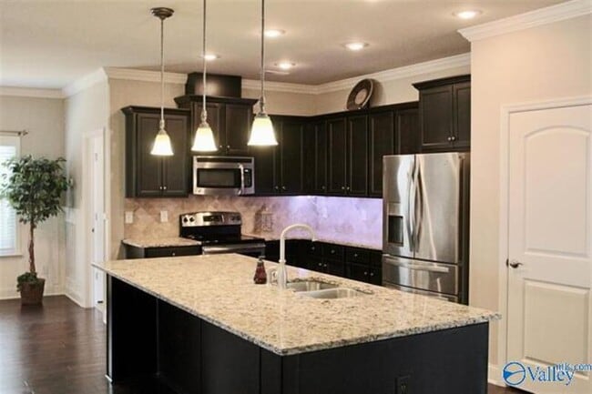Building Photo - 408 Bay Tree Ln SW