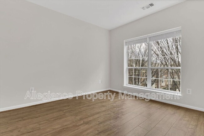 Building Photo - 4560 Strutfield Ln