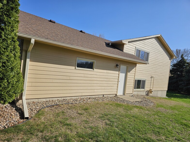 Building Photo - 4601 E Hanna Cir