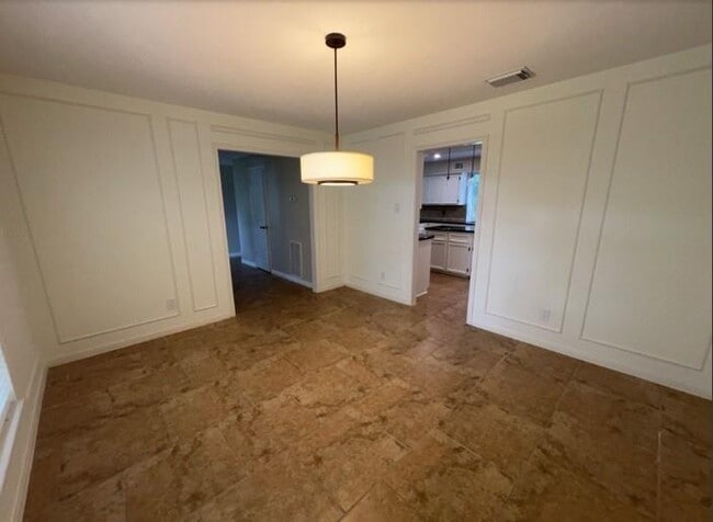 Building Photo - 2502 Fairwind Dr
