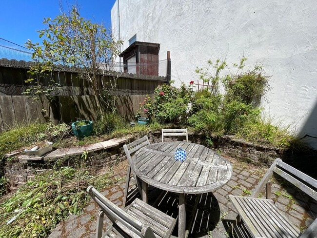Building Photo - Outer Sunset 2BR Condo Across from Golden Gate Park | Bright Living, In Unit Laundry, & Parking S...