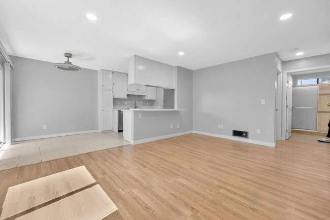 Building Photo - Modern 1BD Retreat with Dishwasher, Pool & Spa