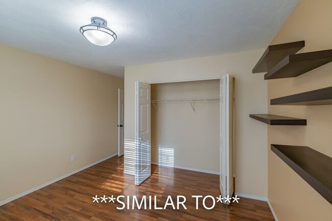 Building Photo - Two Bedroom Duplex in Great Neighborhood, Close to Schools! Pet Friendly!