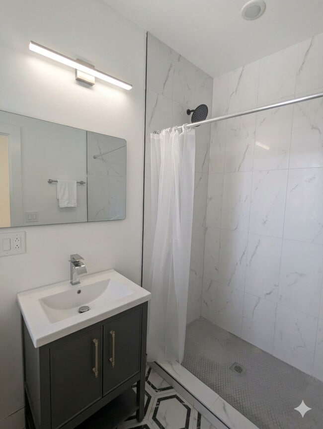 Building Photo - 1945 W Augusta Blvd