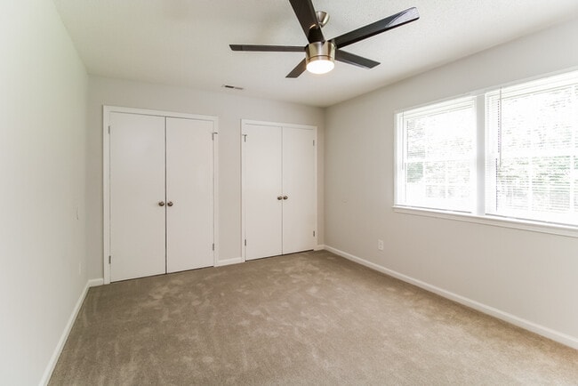 Building Photo - 2631 Hillway Dr