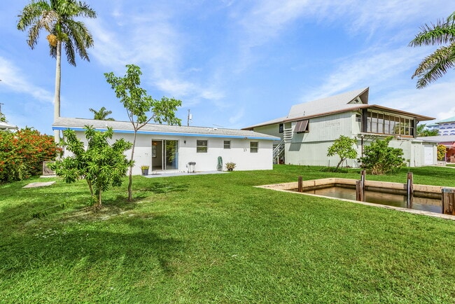 Building Photo - 2700 Shoreview Dr
