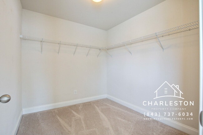 Building Photo - 7824 Montview Rd