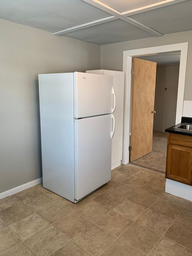 Building Photo - 2 BEDROOM, 1 BATHROOM SINGLE FAMILY HOME W...